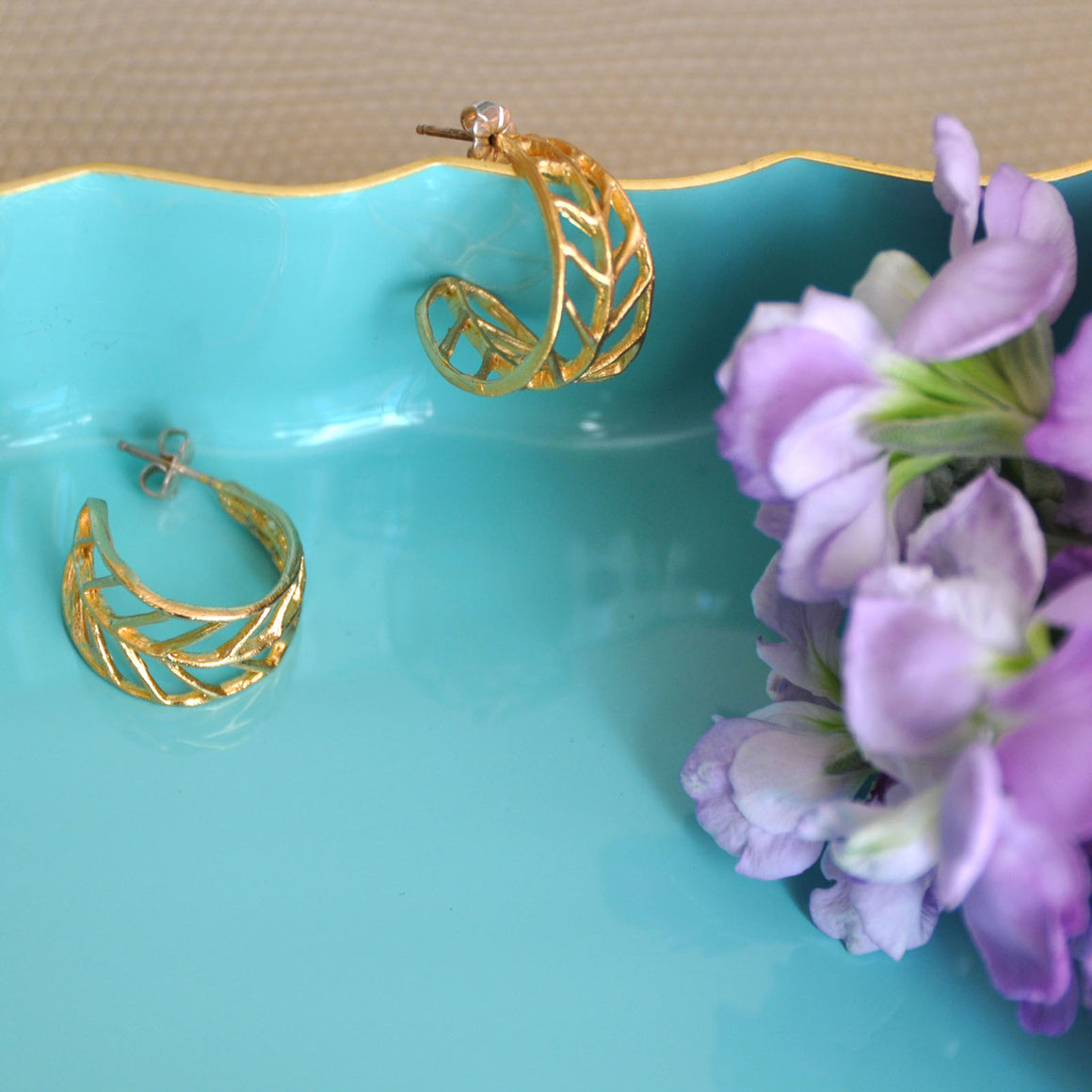 Chevron Leaf Hoop Earrings (Petite) - 24K Gold Plated